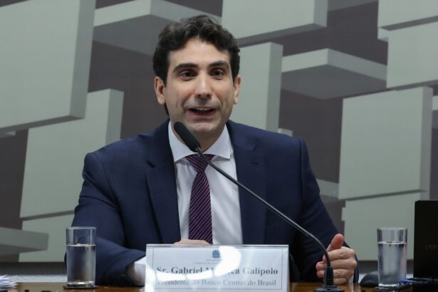 Galípolo: Brasil mais protegido da volatilidade do petróleo em meio à crise global