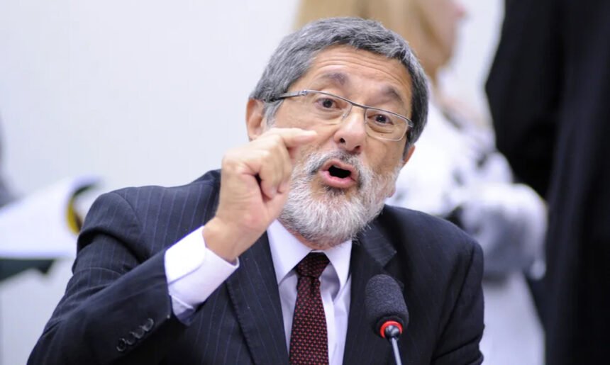 Guerra no Irã: ex-Petrobras alerta que falta de refino deixa Brasil vulnerável ao choque