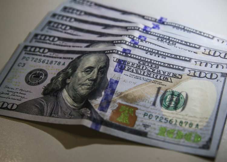 Dólar recua a patamar pré-guerra e Bolsa sobe com expectativa de acordo EUA-Irã