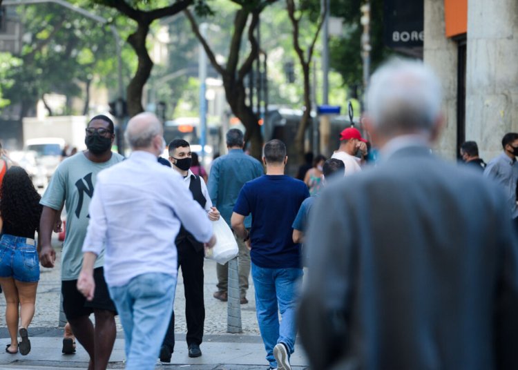 81% dos brasileiros exigem que candidatos professem fé em Deus para cargos públicos