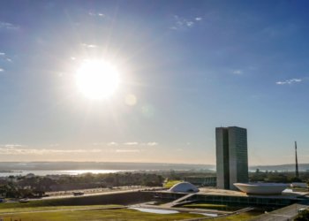 Congresso acelera votação para encerrar escala 6x1 e rever imposto de importação até setembro
