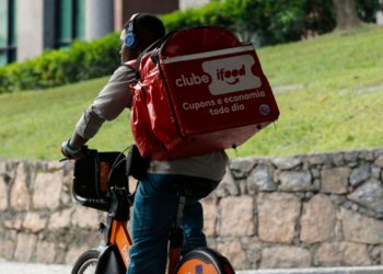Desigualdades estruturais definem o acesso de jovens brasileiros ao mercado de trabalho