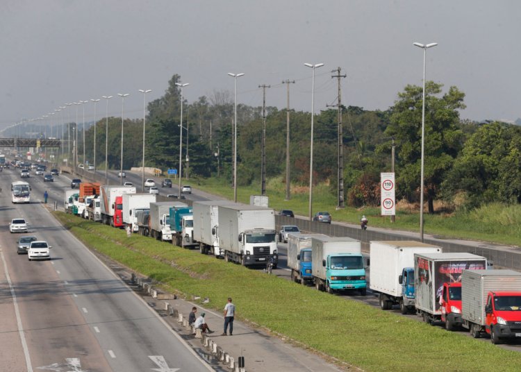 Governo federal sanciona lei que bloqueia frete rodoviário abaixo do piso mínimo no país