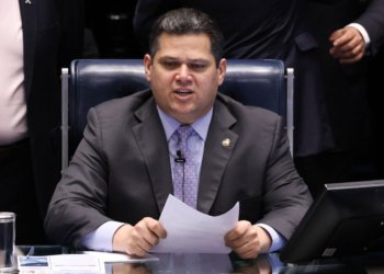 Governo pressiona Davi Alcolumbre pela instalação de comissão para a MP das Blusinhas