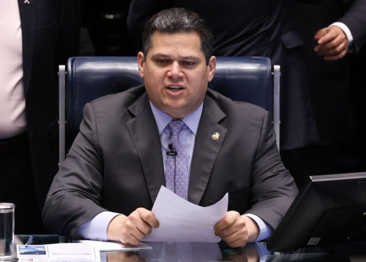 Governo pressiona Davi Alcolumbre pela instalação de comissão para a MP das Blusinhas