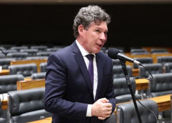 Reginaldo Lopes presidirá comissão que analisa o fim da taxa de 20% em compras internacionais