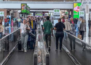 Setor de serviços brasileiro encerra primeiro semestre de 2026 com alta de 2%