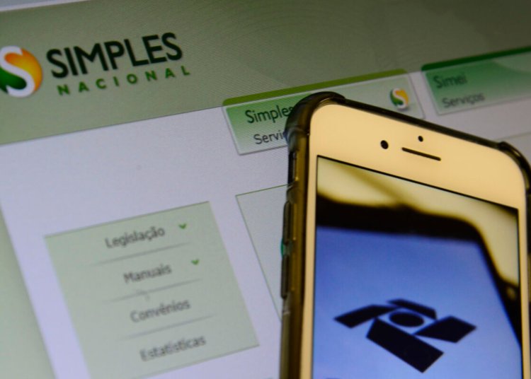 Simples Nacional antecipa prazo de adesão em quatro meses devido a novos impostos