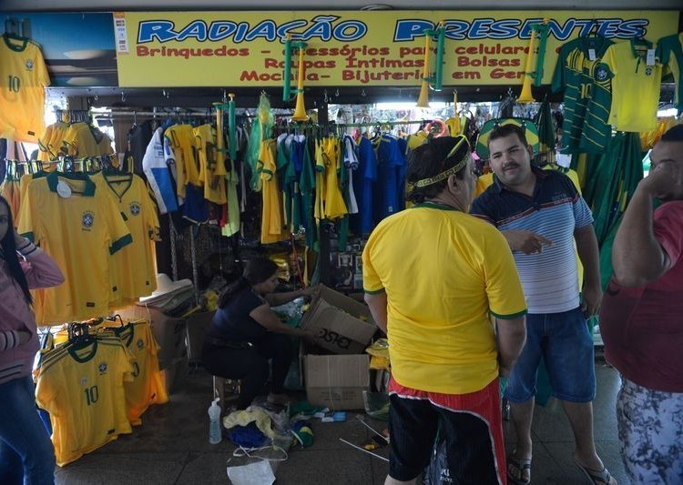 Comércio varejista brasileiro recua 0,8% em julho após o fim da Copa do Mundo