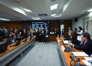 Comissão mista aprova isenção de imposto para compras internacionais de até US$ 50