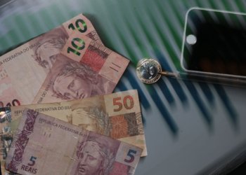 Copom reduz taxa Selic para 13,75% ao ano e aponta desaceleração da atividade econômica