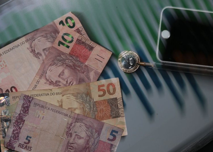 Copom reduz taxa Selic para 13,75% ao ano e aponta desaceleração da atividade econômica