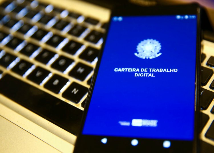Desemprego recua para 5,3% e Brasil alcança recorde de 103,5 milhões de pessoas ocupadas