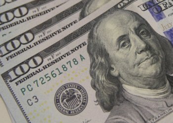 Dólar fecha a R$ 5,08 e Ibovespa atinge maior patamar desde maio com alta do petróleo