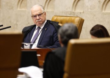 Edson Fachin define prazo de cinco dias para apuração de condutas de Alexandre de Moraes