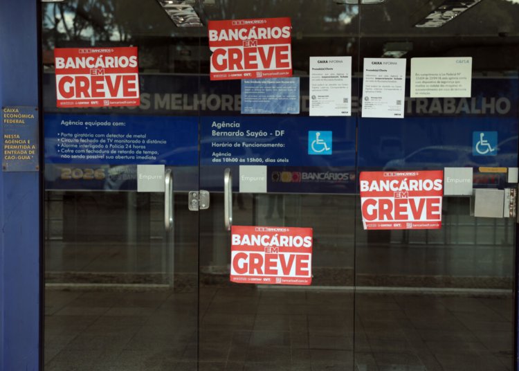 Empregados da Caixa rejeitam proposta final e mantêm greve nacional por tempo indeterminado
