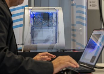 Firjan SENAI instala computador quântico Triangulum II para treinar profissionais no Brasil
