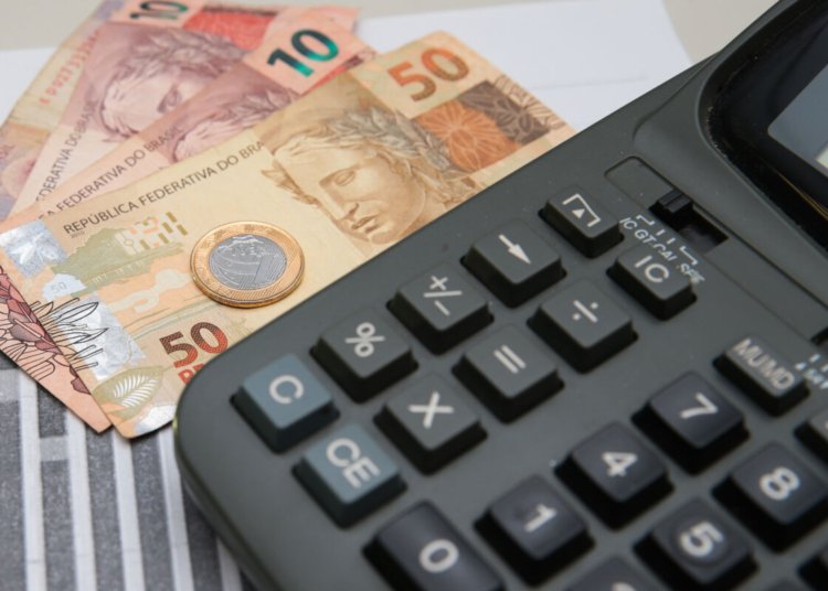 Governo projeta arrecadar R$ 636 bilhões com a nova CBS em 2027 conforme o projeto orçamentário