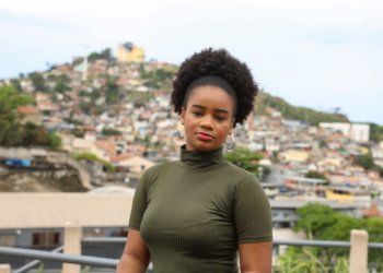Moradores de favelas no Rio de Janeiro cobram prioridade em educação e mobilidade nas eleições