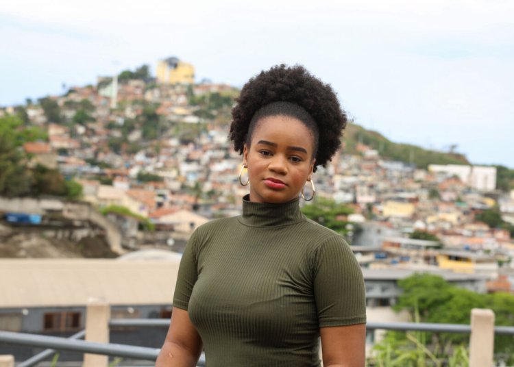 Moradores de favelas no Rio de Janeiro cobram prioridade em educação e mobilidade nas eleições