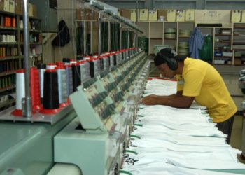 PIB brasileiro registra recuo de 0,4% em julho e acumula segundo mês de queda