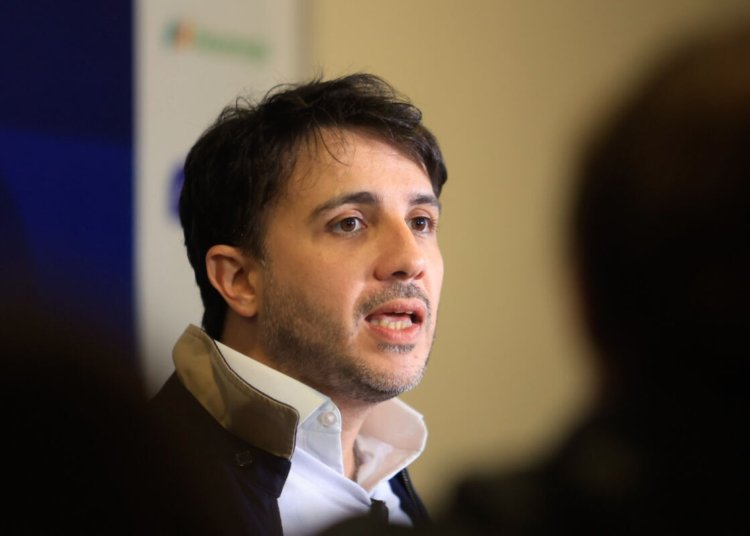 Renan Santos propõe corte de R$ 1,1 trilhão na Previdência e fim da vinculação para SUS e MEC