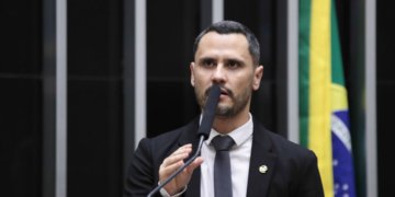 Cleitinho Azevedo vence em 1º turno e assume o governo de Minas Gerais com 55% dos votos