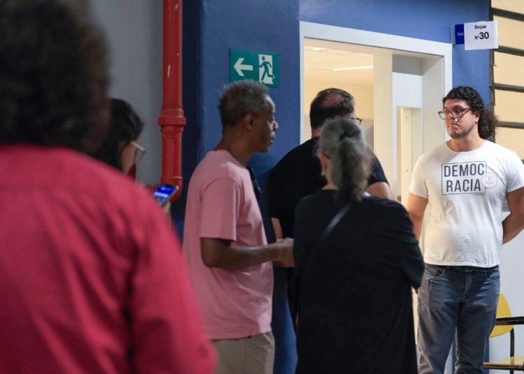 Justiça Eleitoral encerra votação do primeiro turno das Eleições Gerais às 17h