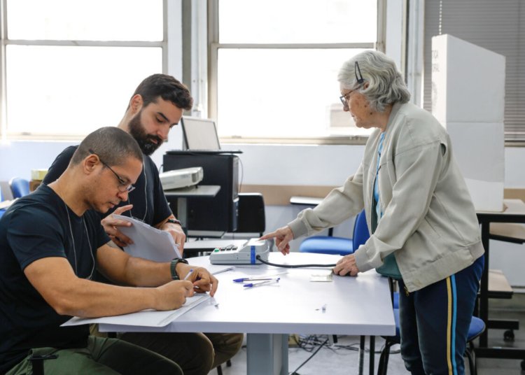 TRE-SP substitui 251 urnas eletrônicas por falhas técnicas no primeiro turno da votação